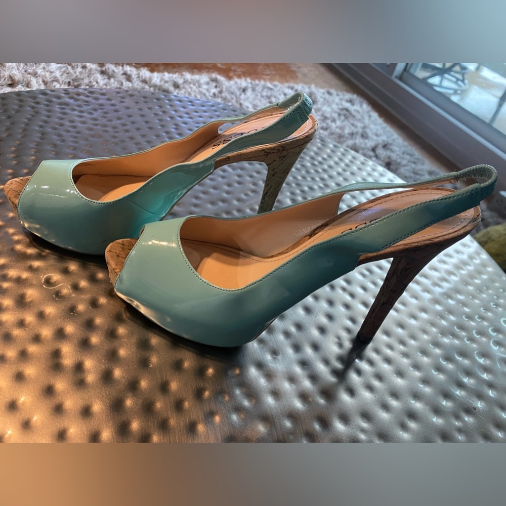 Guess size 8 heels - Picture 3 of 10